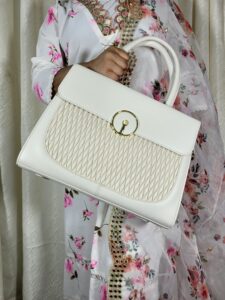 Elegant White Quilted Handbag – Timeless Style & Functionality